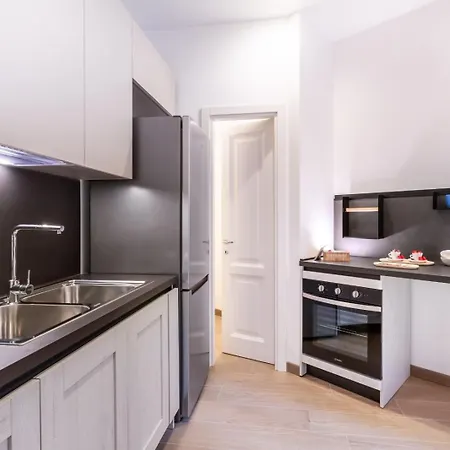 Exclusive In The Centre Of 204 Apartment *