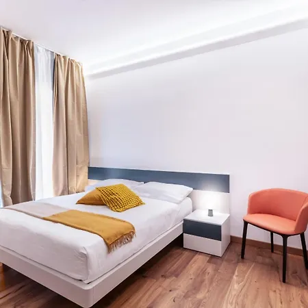 Exclusive In The Centre Of 204 Apartment