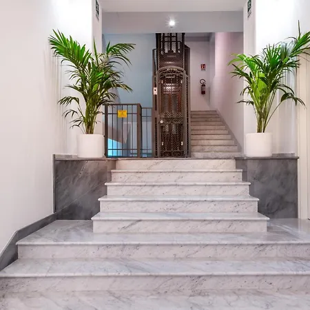 Exclusive In The Centre Of 204 Apartment *